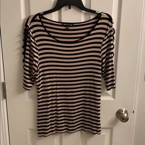 Cable & Gauge tee with Cut Out Sleeve